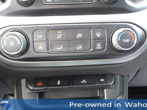 Used 2022 Chevrolet Colorado LT w/ LT Convenience Package image 16