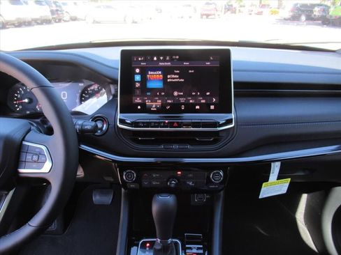 New 2026 Jeep Compass Latitude image 19