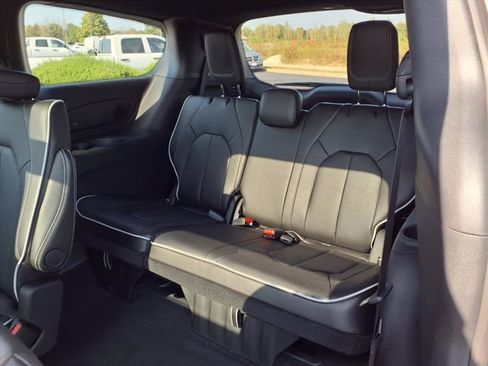 New 2026 Chrysler Pacifica Limited w/ S Appearance Package image 17