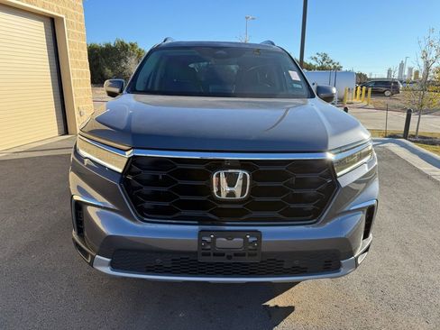 Used 2025 Honda Pilot Elite image 2