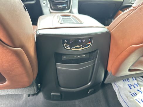 Used 2018 Cadillac Escalade Luxury AWD/4WD image 18