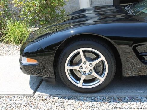 Used 2002 Chevrolet Corvette Coupe w/ Preferred Equipment Group2 RWD image 9