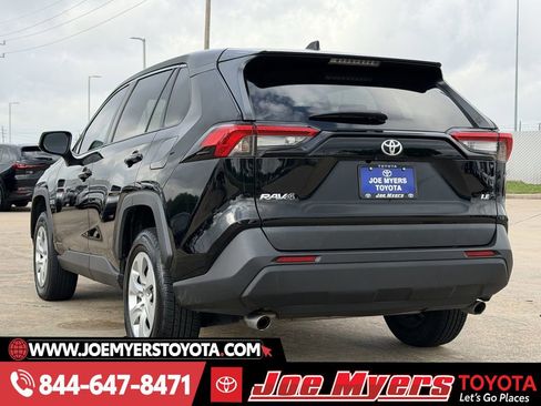 Used 2023 Toyota RAV4 LE image 7