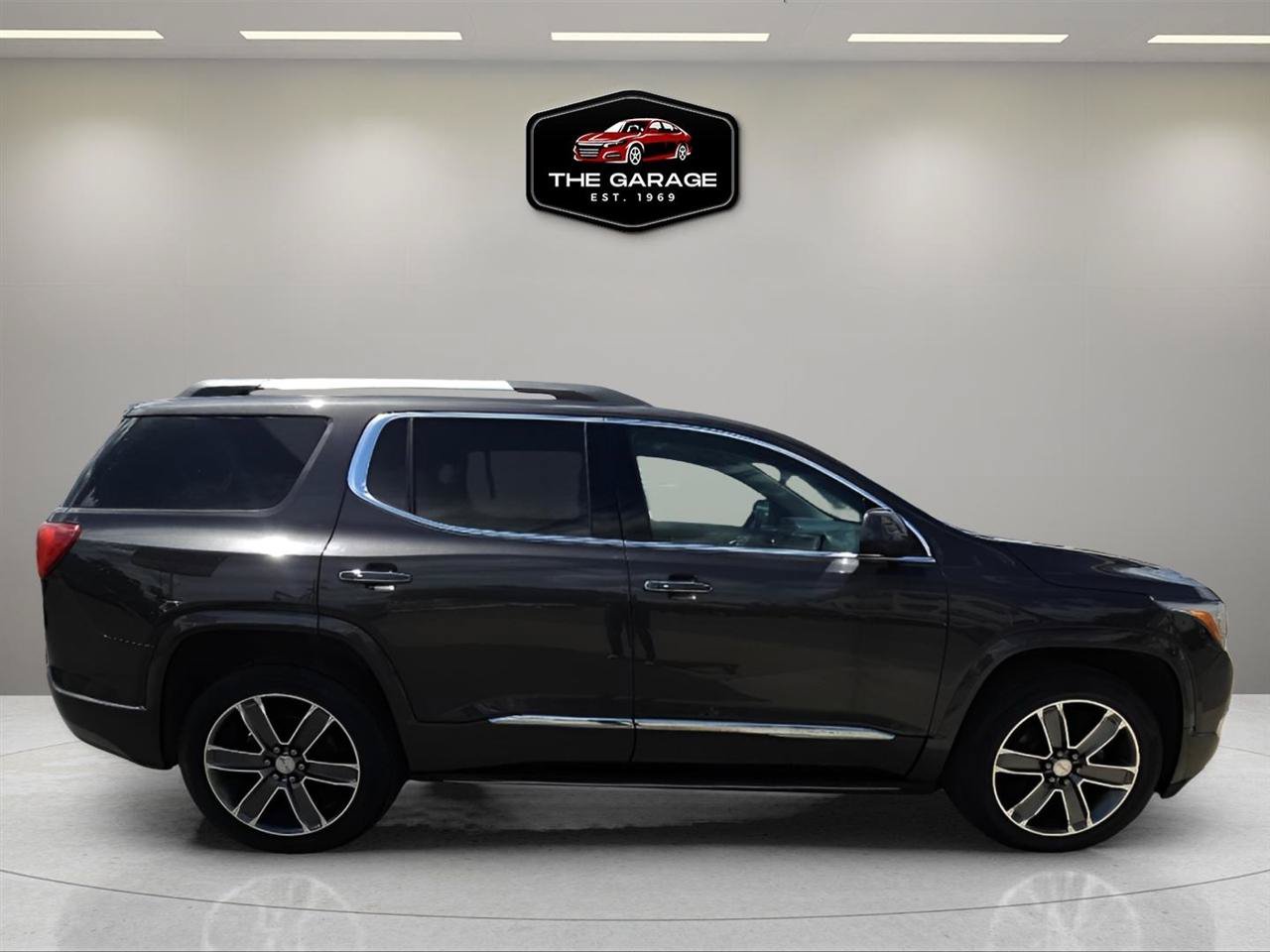 Used 2017 GMC Acadia Denali w/ Technology Package AWD/4WD image 7