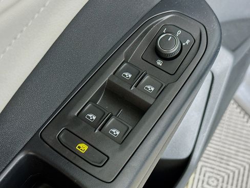 New 2026 Volkswagen Taos SEL image 18