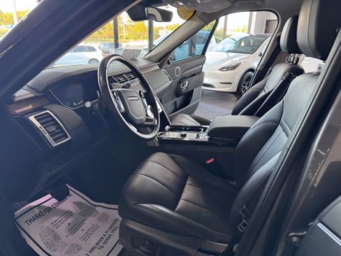 Used 2019 Land Rover Discovery HSE image 10