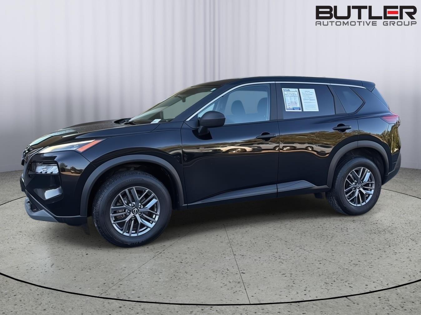 Used 2023 Nissan Rogue S AWD/4WD image 3