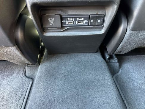Used 2024 Jeep Grand Cherokee Limited w/ Black Appearance Package AWD/4WD image 10