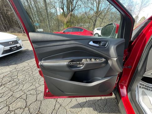 Used 2017 Ford Escape Titanium image 16