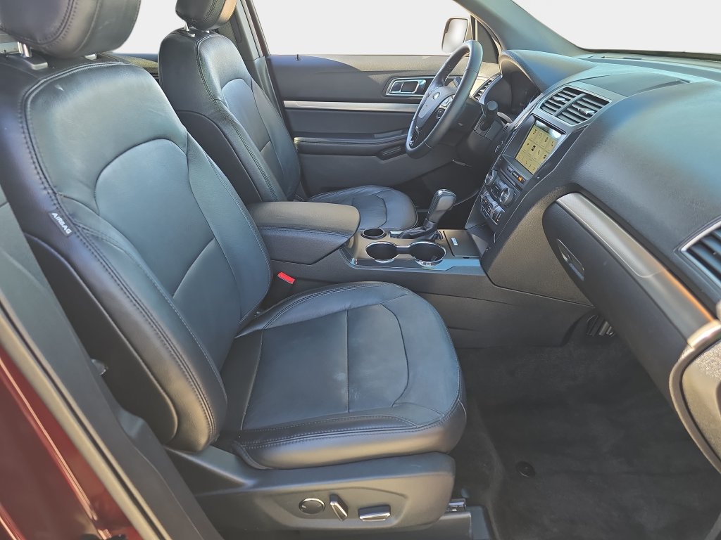 Used 2018 Ford Explorer XLT w/ Equipment Group 202A FWD image 12