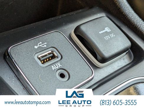 Used 2019 Jeep Cherokee Limited w/ Technology Group image 25