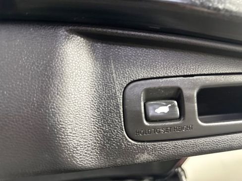 Used 2018 Honda CR-V Touring image 8