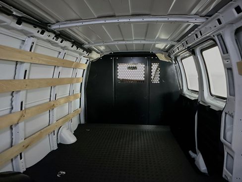 Used 2024 GMC Savana 2500 Work Van w/ Driver Convenience Package image 29