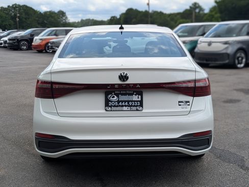 Used 2025 Volkswagen Jetta SE w/ Sunroof Package FWD image 8