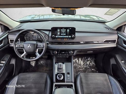 Used 2024 Mitsubishi Outlander SE FWD image 17