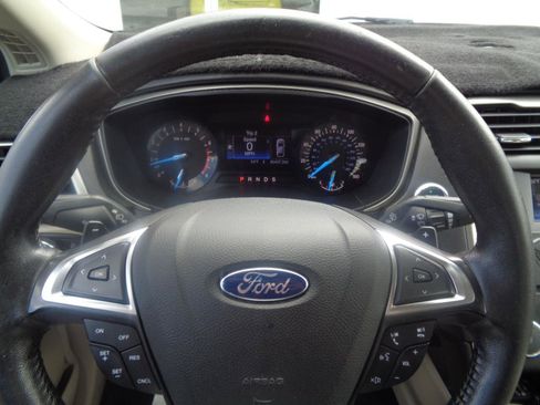 Used 2017 Ford Fusion SE FWD image 29