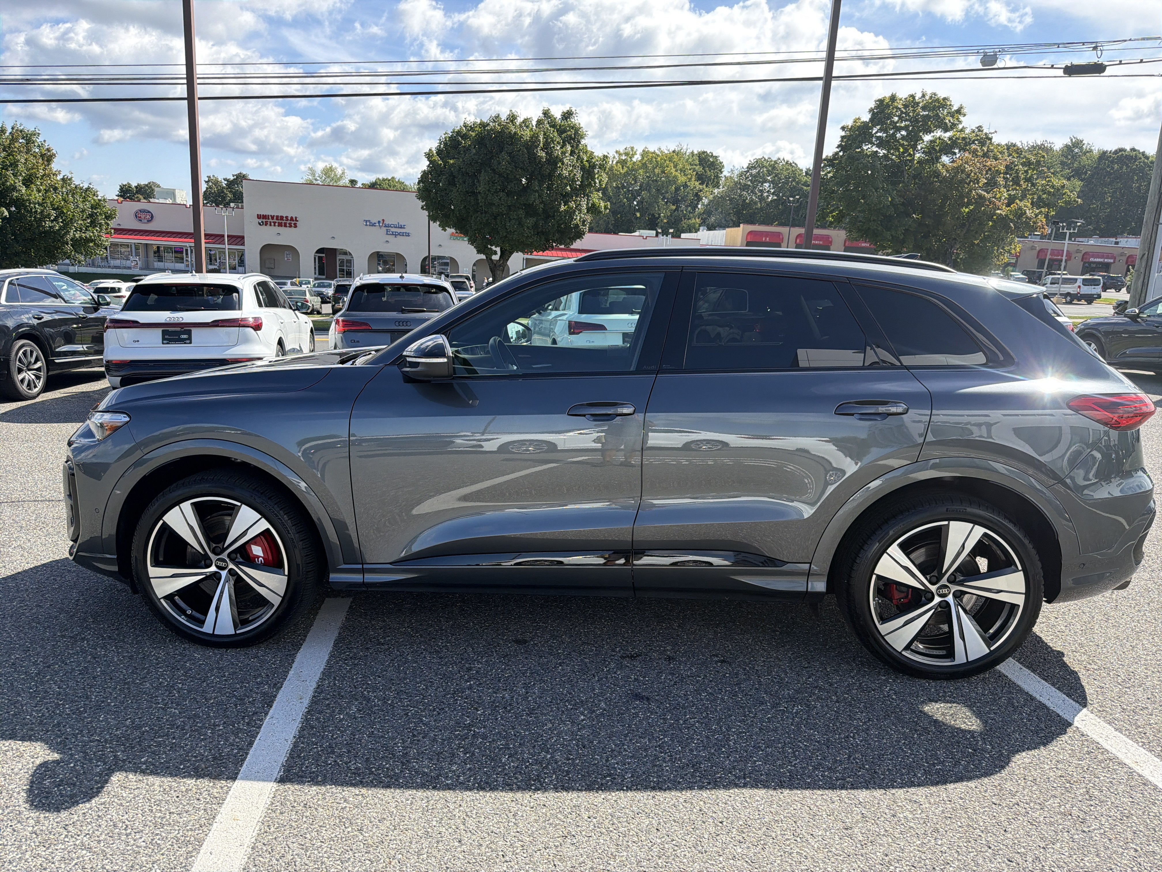 Certified 2025 Audi SQ5 Premium Plus w/ Premium Plus Package AWD/4WD image 5