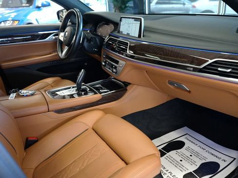 Used 2022 BMW 750i xDrive w/ Executive Package AWD/4WD image 56