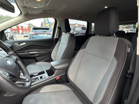 Used 2018 Ford Escape SE w/ Ford Safe & Smart Package FWD image 4