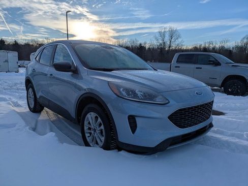 Used 2022 Ford Escape SE w/ Cold Weather Package image 3