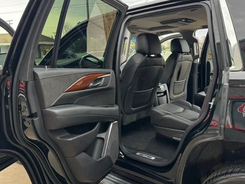 Used 2016 Cadillac Escalade Luxury AWD/4WD image 12