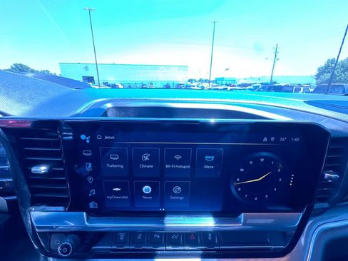 Used 2024 Chevrolet Silverado 3500 High Country w/ Technology Package AWD/4WD image 24