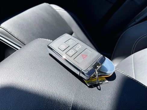 Used 2024 Jaguar E-PACE R-Dynamic SE image 13