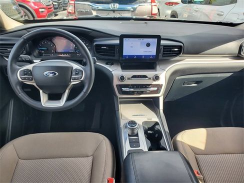 Used 2023 Ford Explorer XLT image 12