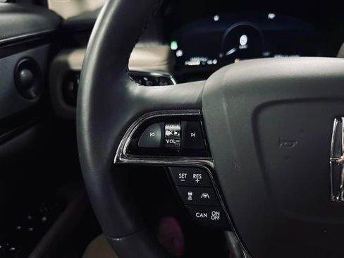 Used 2022 Lincoln Nautilus Reserve image 28