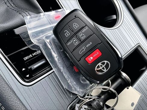 Certified 2026 Toyota Sienna XLE image 15
