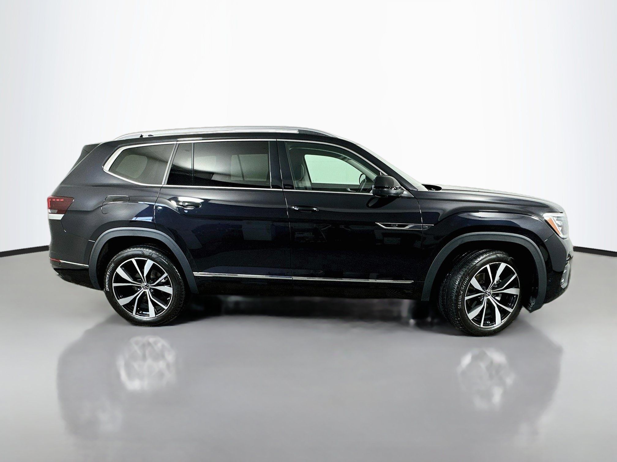 Used 2024 Volkswagen Atlas SEL Premium R-Line AWD/4WD image 8