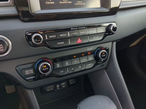 Certified 2019 Kia Niro LX image 23