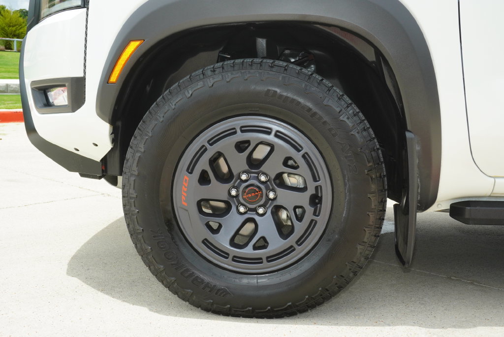 Used 2025 Nissan Frontier PRO-4X AWD/4WD image 9