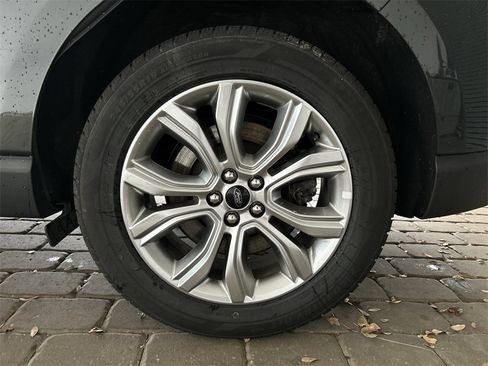 Used 2024 Ford Edge Titanium image 45