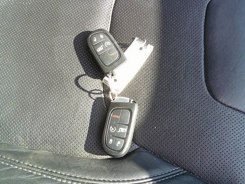 Used 2020 Jeep Cherokee Limited AWD/4WD image 24