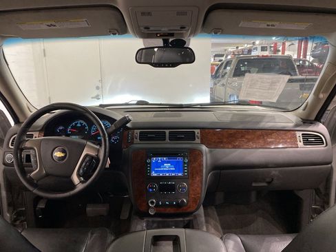 Used 2010 Chevrolet Avalanche LTZ image 9