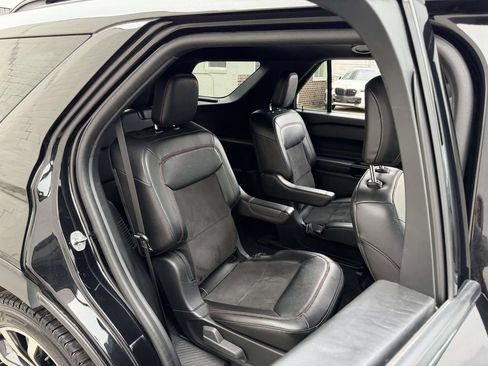 Used 2022 Ford Explorer ST-Line AWD/4WD image 15