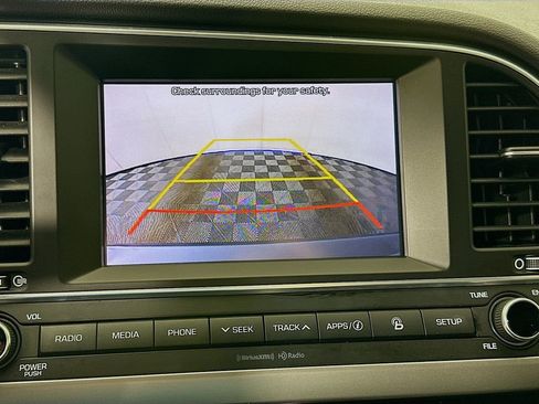 Used 2017 Hyundai Elantra Limited FWD image 13