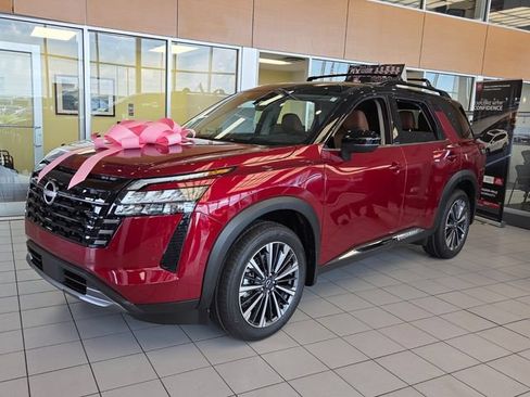 New 2026 Nissan Pathfinder Platinum FWD image 3