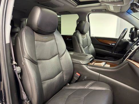Used 2017 Cadillac Escalade Premium Luxury AWD/4WD image 12