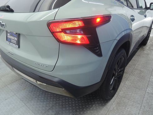 Used 2025 Chevrolet Trax ACTIV w/ Sunroof Package image 29