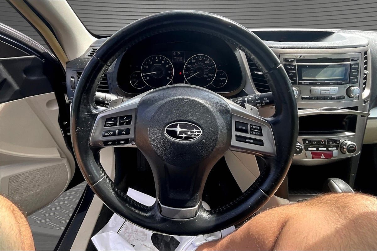 Used 2012 Subaru Outback 2.5i Premium w/ All-Weather Pkg AWD/4WD image 8