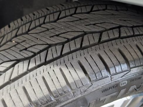 Used 2023 Chevrolet Traverse High Country w/ LPO, Floor Liner Package AWD/4WD image 32
