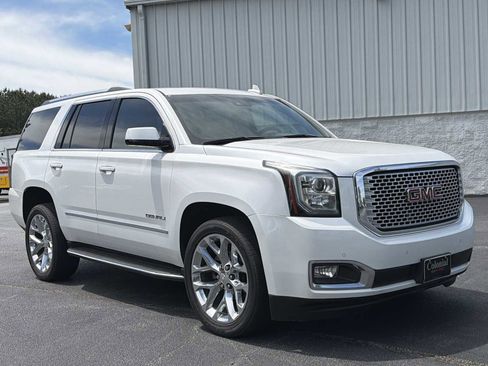 Used 2017 GMC Yukon Denali w/ Open Road Package AWD/4WD image 30
