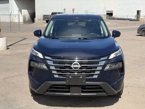 Used 2024 Nissan Rogue SV image 9