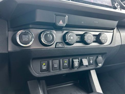 Used 2020 Toyota Tacoma TRD Sport w/ Technology Package AWD/4WD image 22