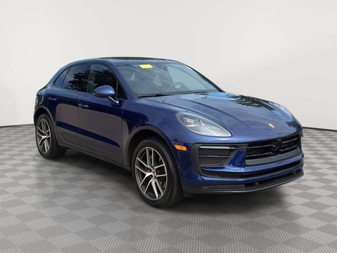 Used 2022 Porsche Macan AWD/4WD image 3
