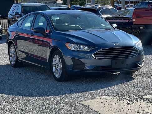 Used 2019 Ford Fusion SE image 1