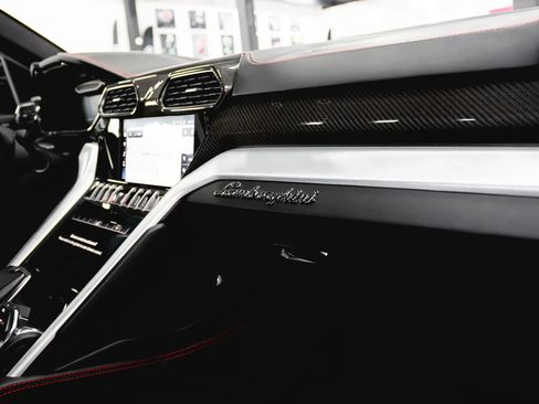 Used 2021 Lamborghini Urus image 43