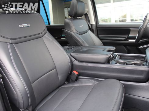Used 2025 Ford Expedition Platinum w/ Driver's Package AWD/4WD image 33